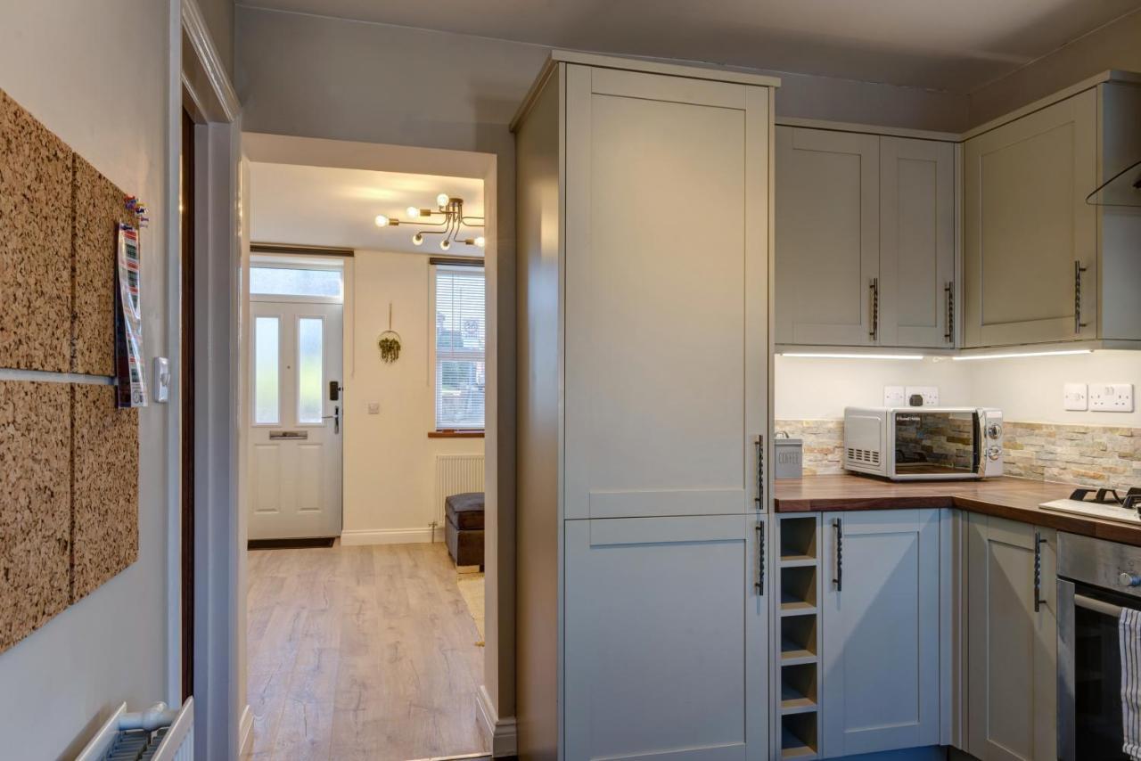 Cosy 2 Bed Home Chesterfield Bagian luar foto