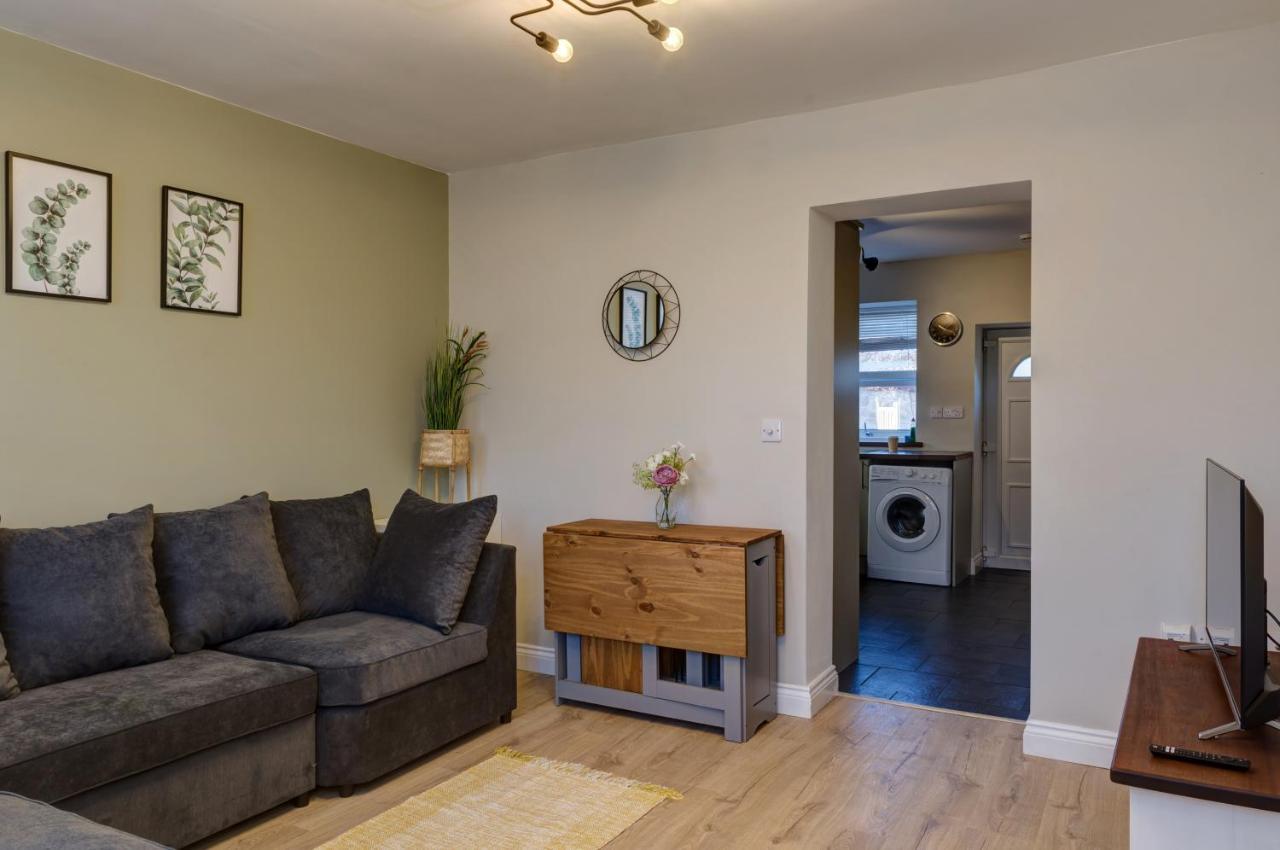 Cosy 2 Bed Home Chesterfield Bagian luar foto