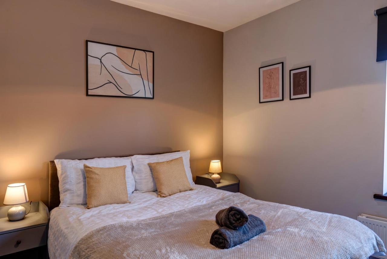 Cosy 2 Bed Home Chesterfield Bagian luar foto