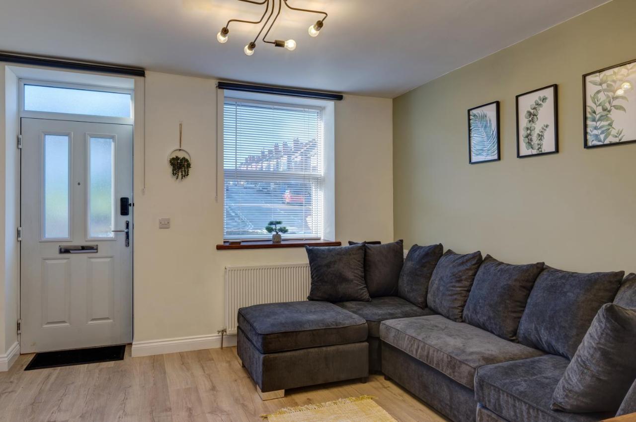 Cosy 2 Bed Home Chesterfield Bagian luar foto