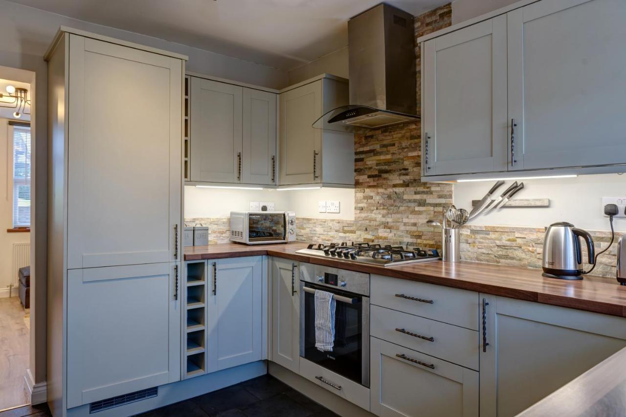 Cosy 2 Bed Home Chesterfield Bagian luar foto