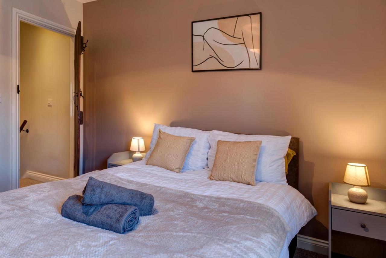 Cosy 2 Bed Home Chesterfield Bagian luar foto