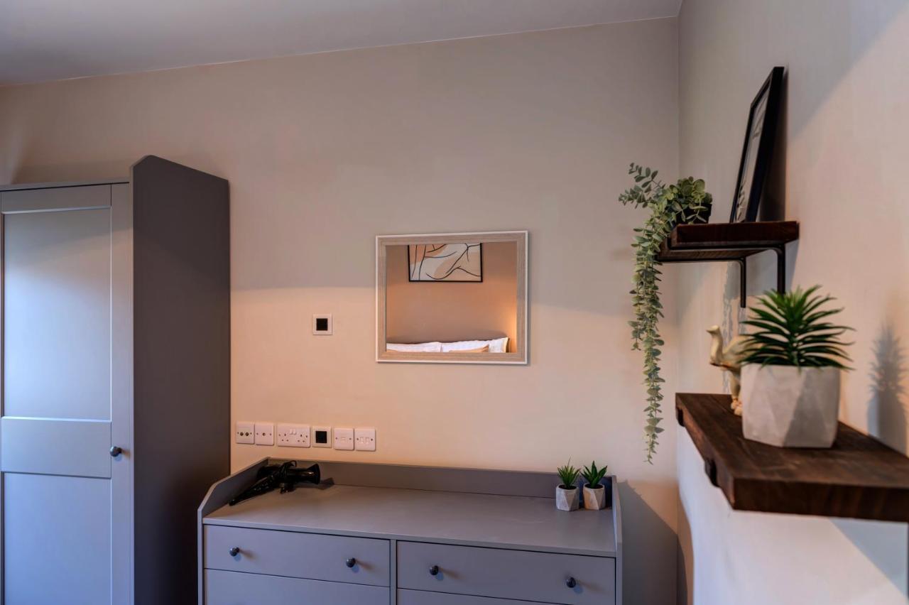 Cosy 2 Bed Home Chesterfield Bagian luar foto