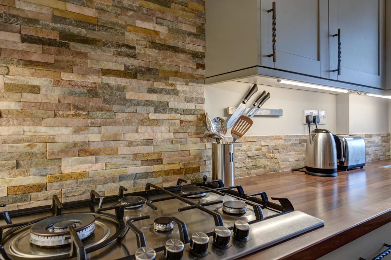 Cosy 2 Bed Home Chesterfield Bagian luar foto